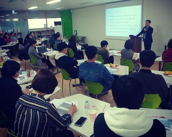 학부모와 학생이 참석한 입시설명회